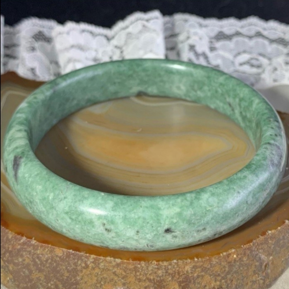 NATURAL JADE VINTAGE BANGLE BRACELET